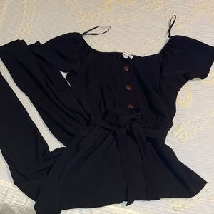Nwt black pantsuit / romper size S never worn 🖤